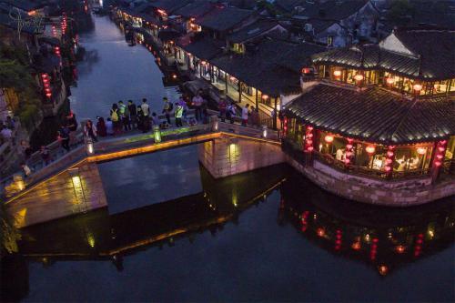 200架无人机如何飞出烟花璀璨？明晚西塘这场表演不可错过