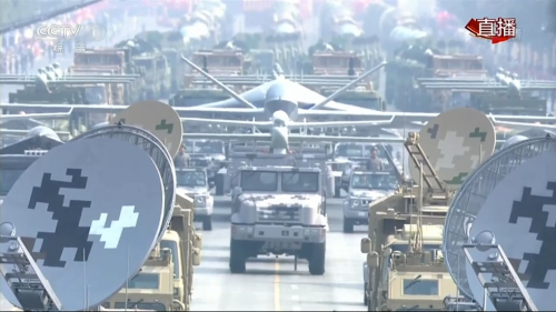 无人作战方队受阅 无人机、无人潜航器亮相