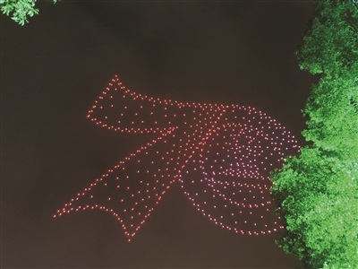 700架无人机昨晚点亮金陵!