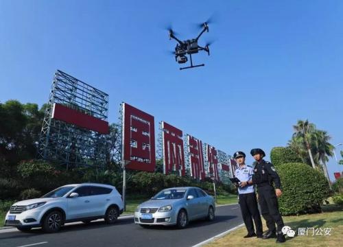 厉害了！国庆假期，厦门警方派出无人机“巡逻兵”，专飞人流密集处~ 