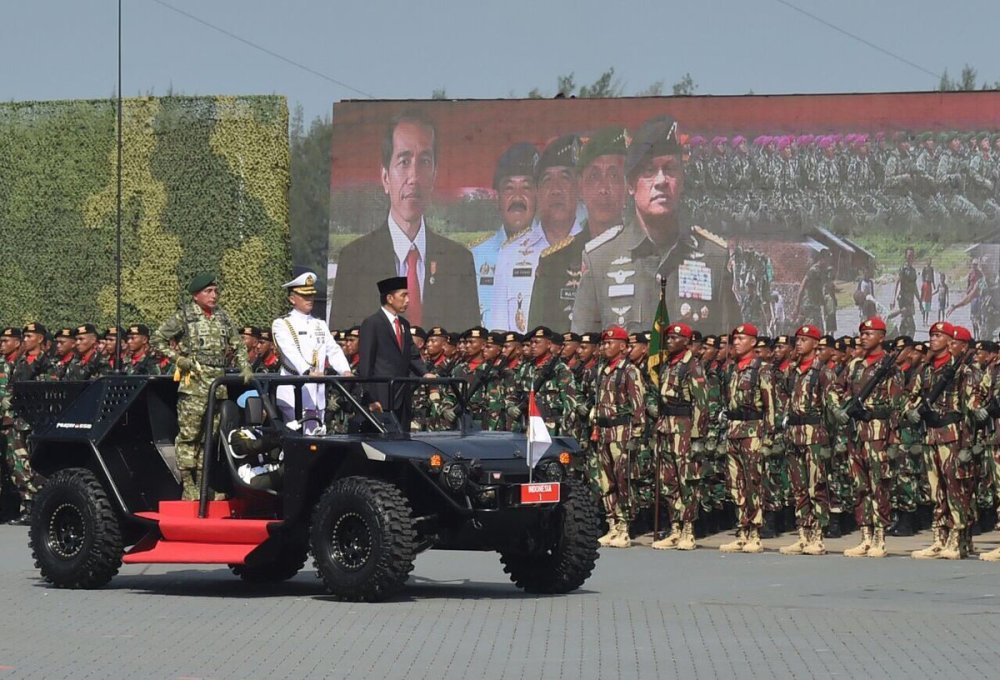 印尼举行阅兵式 彩虹4无人机亮相