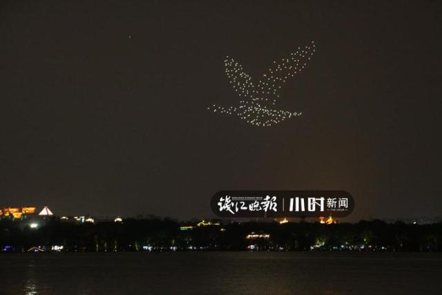太惊艳！近300架无人机起舞西湖夜空