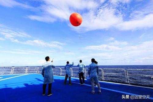 太平洋上，中国科研人员操作一架无人机成功首飞