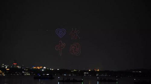 看，天上都是无人机