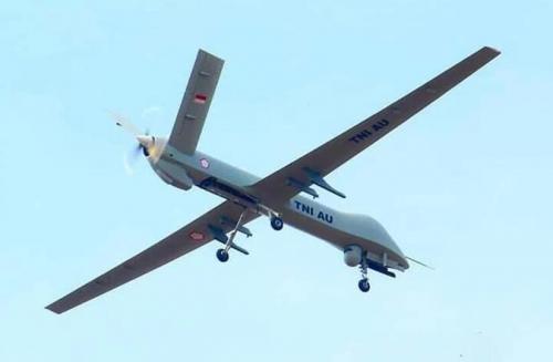 南海大国不再隐藏，中国造无人机成阅兵最大看点，这才是真正对手