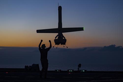 美国海军和海军陆战队将评估和测试马丁公司V-Bat无人机