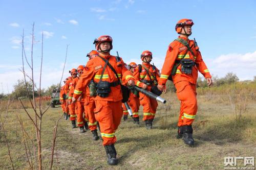 无人机投弹灭火——直击新疆伊犁森林消防支队灭火实战演练