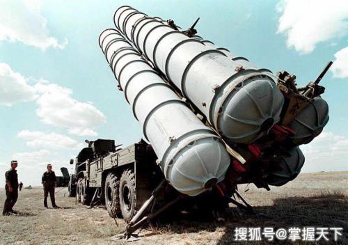 中国新型无人机亮相，轰炸机携带高空投放，外媒夸赞无法击落 