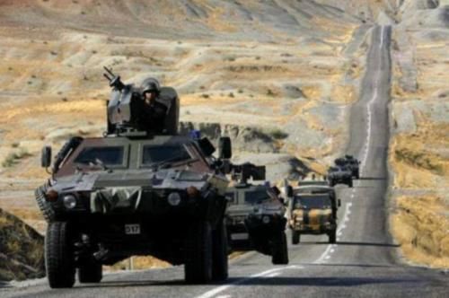 库族武装迎来强大援兵，大批翼龙无人机赶到，土军装甲部队后撤