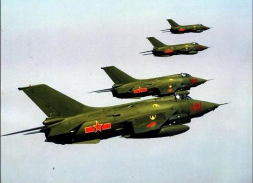 忠诚僚机：一架战斗机带领一群无人机，人工智能改变未来空战规则