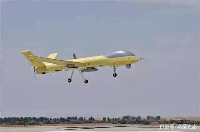 翼龙2无人机完成任务返航，突遭防空导弹袭击，失控后坠毁爆炸