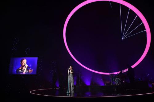 壮观！伦敦室内上演160架无人机表演 打破世界纪录 