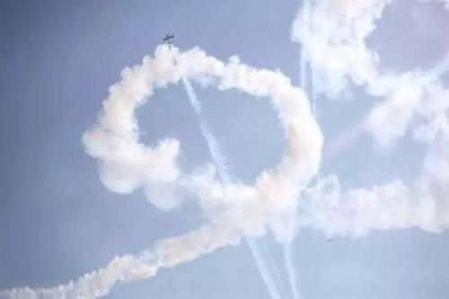 冲上云霄！这场高空盛会，真实玩转速度与激情！