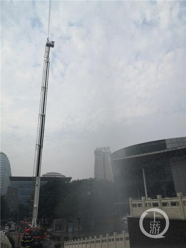 广播说江北区府大楼起火，消防出动无人机和机器人！为何喊我别慌？