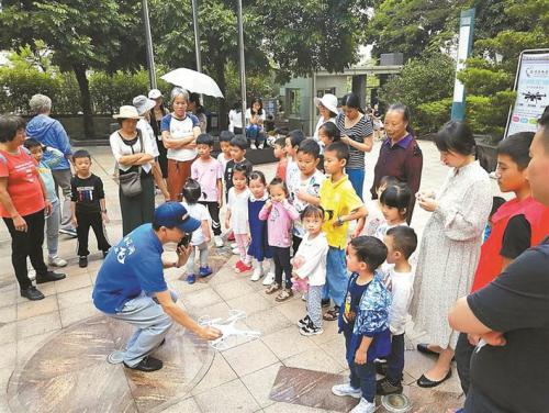 无人机创客项目课程吸引社区萌童参与