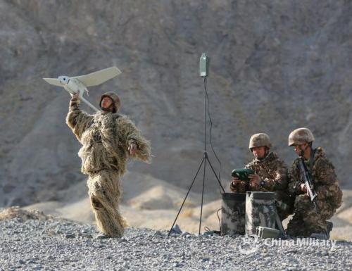 单兵天眼！国产手抛无人机亮相天山军演