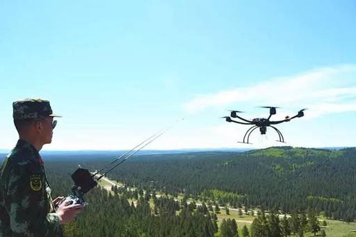 无人机侦查火情 湖南森林防灭火发挥空中优势 