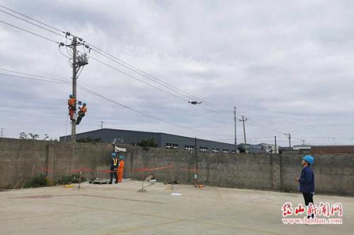 无人机巡线覆盖 电网供电更可靠