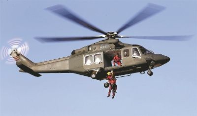 无人机、直升机各显神通 徐汇区消防救援支队举行水域救援演练