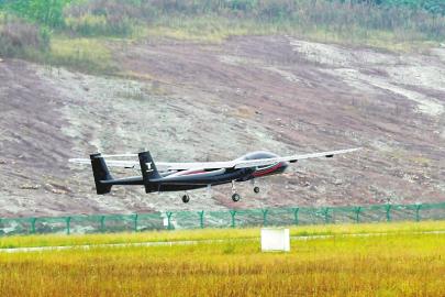 无人机和有人机首次同场飞行 带来更多产业发展可能