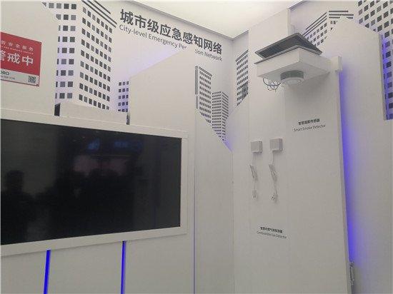 起火后一秒就收到报警信息 高交会上无人机、机器人等高科技引人注目