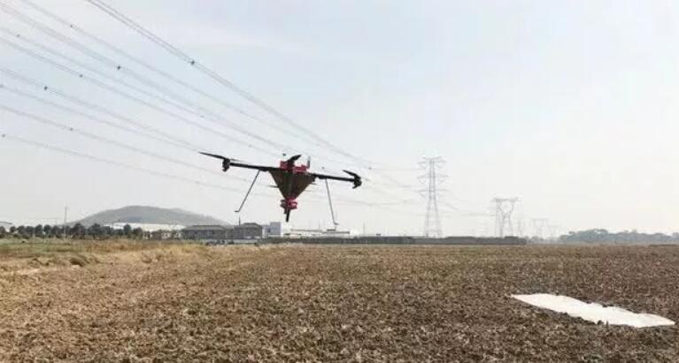 无人机助力我县油菜机械化种植