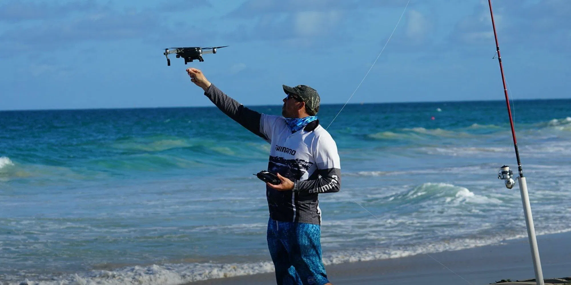 现代渔民的真实写照：鱼竿+渔线轮+无人机