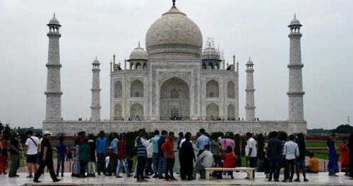 泰姬陵附近不能操纵无人机！4名俄罗斯游客被警方盘问