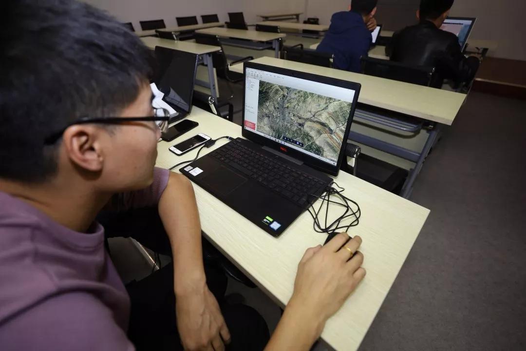 新疆神新能源公司举办无人机操作及专业应用培训班 