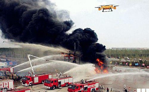 警用无人机显威| 卫国路5车连环相撞，现场十分钟处理完毕！