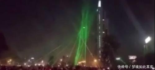 智利抗议者用几百束激光照射警方无人机，致其坠落，脸书网友找原因