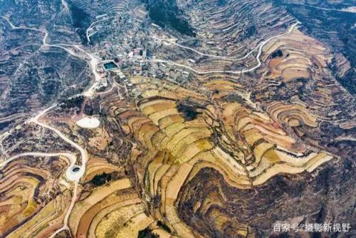 无人机发现太行山“云中古梯田”，规模大很震撼，竟是古村人杰作