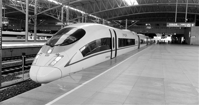 铁路千万条 安全第一条 周边500米无人机禁飞