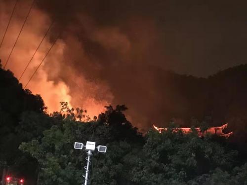 这次夜间农场火灾，系留照明无人机救援发挥大作用！