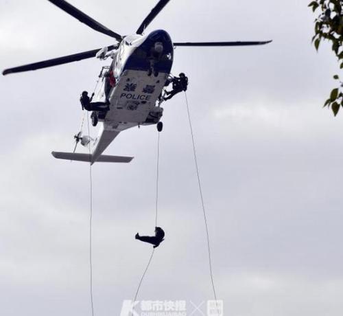 浙江警方玩转空中黑科技 小身材无人机外挂超多