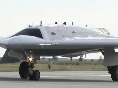 美国人：俄猎人隐身无人机有多好？恨死了伊朗，就这样出卖了美军 