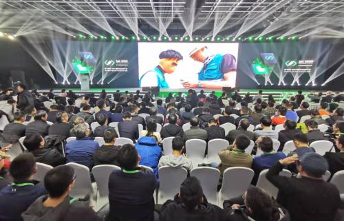 80升容量，4倍无人机效率！极飞彭斌农业无人车新品震撼发布！