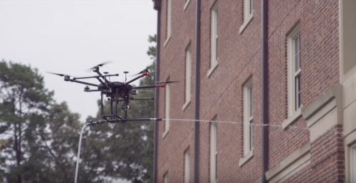 失业只是时间问题？无人机正试图“剥夺”高墙清洁工的饭碗！