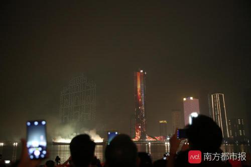 16万枚烟花600架无人机!澳门回归20周年烟花汇演美爆天际