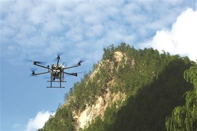 搭建空中临时基站 无人机为应急救援装上千里眼