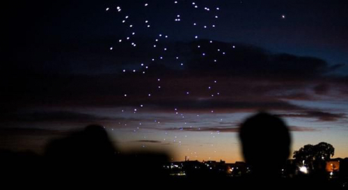 翼展两米！美国6州县夜空出现大量巨型无人机，有人提醒不要击落