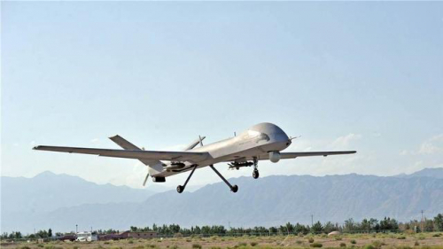 沙特“翼龙”无人机迫降，遭中东各国出兵抢夺，专家说出真相 