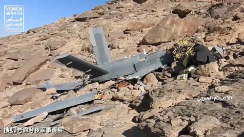 彩虹无人机坠毁惨状曝光！敏感设备四散，拖鞋军脚踩残骸趾高气昂 