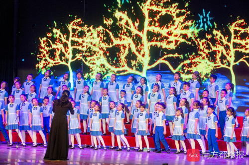 无人机为合唱伴舞！乐贤坊小学素质教育成果展，艺术且“科幻” 