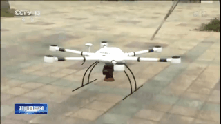 摩托车大军返乡 交警用无人机空中巡逻护航