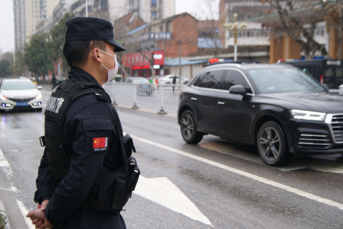 【抗击疫情】武穴市公安局用无人机巡查城区疫情防控工作