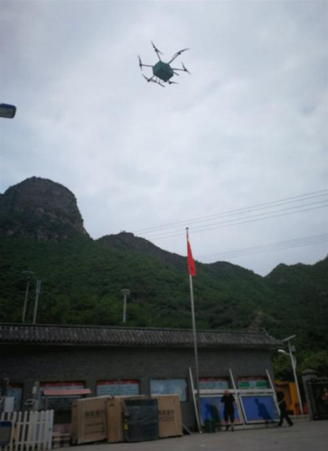 阳春市：神鹰救援队用无人机提醒群众防控疫情