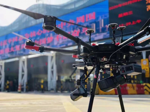 被无人机“怼”了！天空飘来一句话：“不要扎堆”