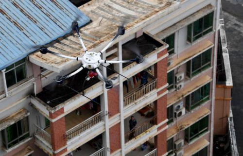 喊话、驱离！南康警方“无人机部队”战“疫”大显身手