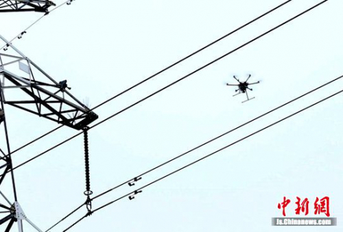 徐州：无人机“上阵”开展电网巡检